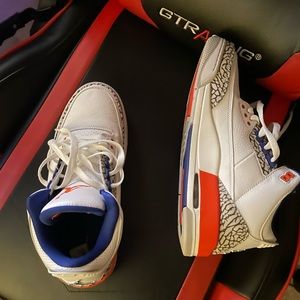 Jordan knick 3s.does not hav an box restaurant flipped for a low price